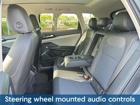 Used 2023 Volkswagen Taos SE w/ Panoramic Sunroof Package FWD image 9