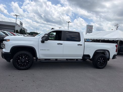 Used 2025 Chevrolet Silverado 2500 Custom w/ Custom Convenience Package AWD/4WD image 11