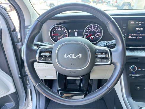 Used 2023 Kia Carnival LX FWD image 12