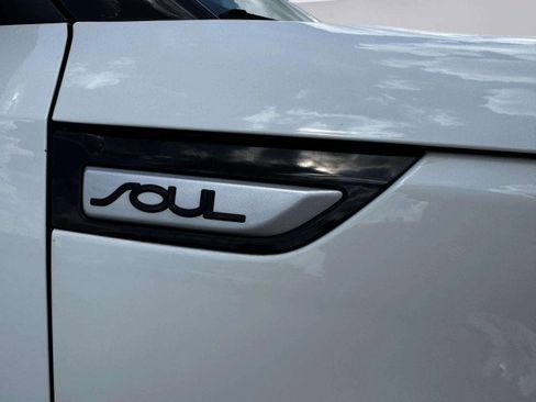 Used 2018 Kia Soul + image 10