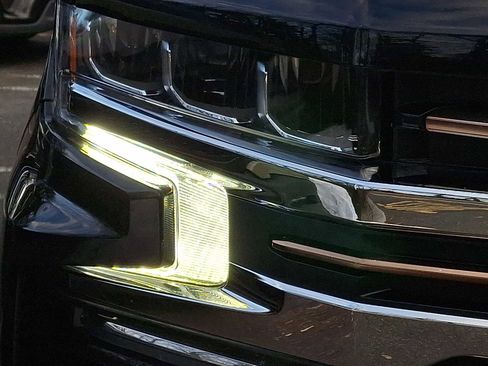 Used 2021 Chevrolet Silverado 1500 High Country w/ Technology Package image 7