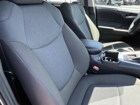 Used 2025 Toyota RAV4 XLE FWD image 28