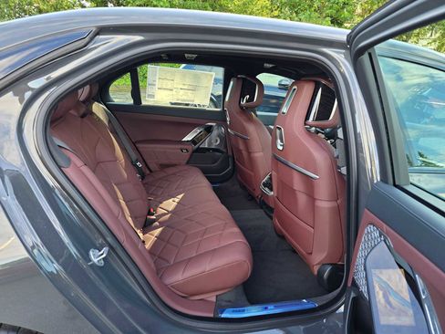 Used 2025 BMW 750e xDrive w/ Executive Package image 14