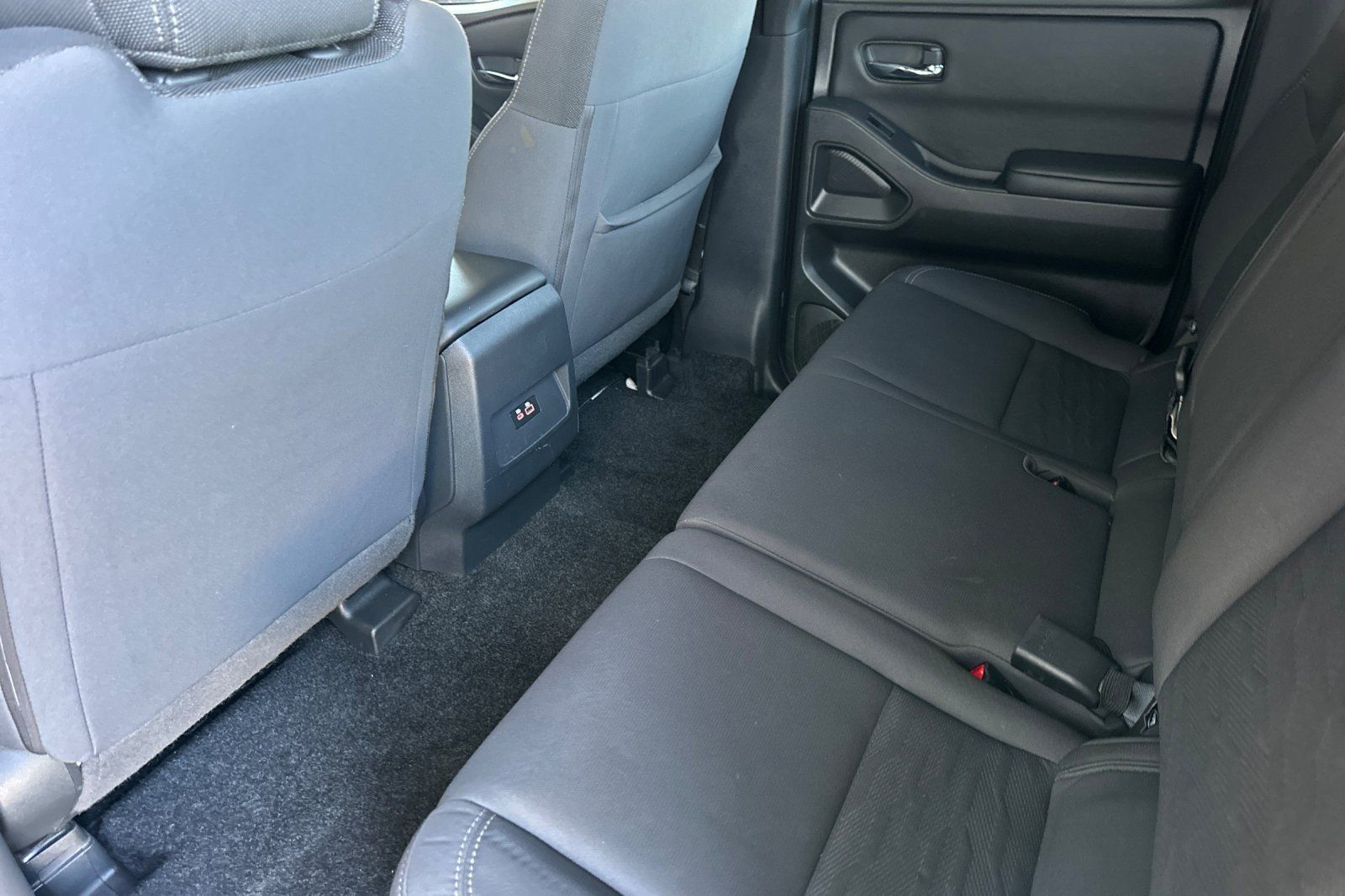 Used 2023 Nissan Frontier SV w/ Midnight Edition Package RWD image 11