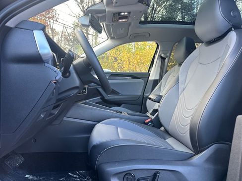 New 2026 Volkswagen Tiguan SE image 3