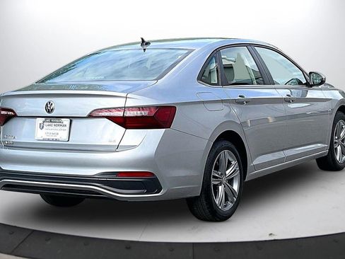 Used 2024 Volkswagen Jetta SE FWD image 9