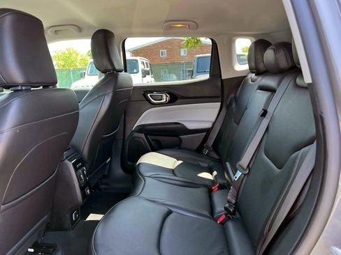 Certified 2022 Jeep Compass Limited image 7