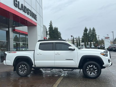 Used 2023 Toyota Tacoma TRD Off-Road w/ Technology Package image 6