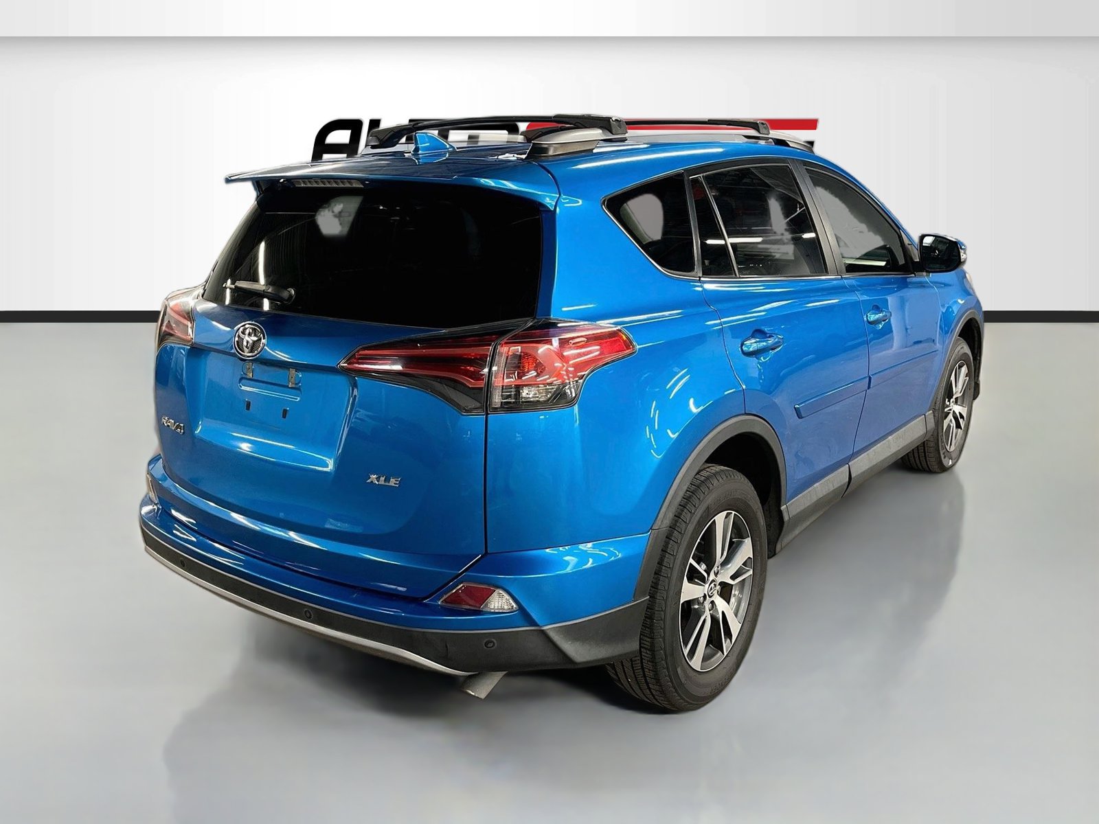Used 2017 Toyota RAV4 XLE FWD image 7