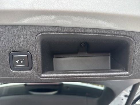 Used 2022 GMC Terrain SLT w/ Infotainment Package II image 31