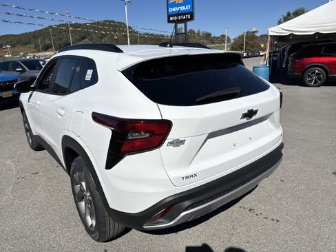 New 2026 Chevrolet Trax LT w/ Sunroof Package image 6