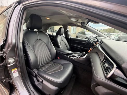 Used 2019 Toyota Camry SE w/ 4 Season Floor Mat Package FWD image 22