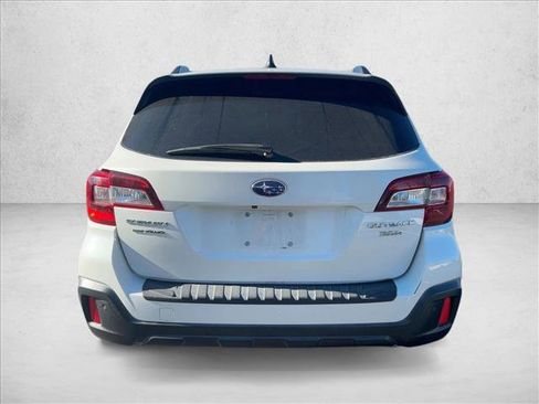 Used 2018 Subaru Outback 3.6R Touring w/ Popular Package #3 image 6