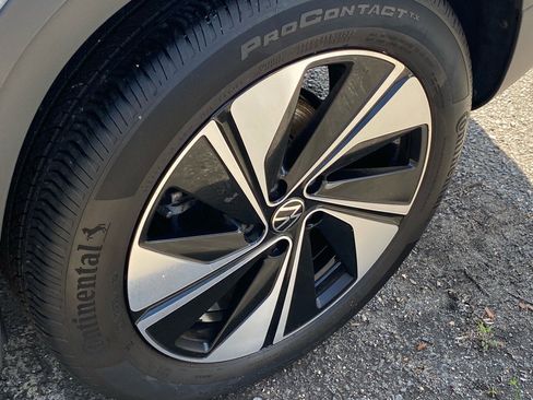 Certified 2023 Volkswagen Taos SE image 21