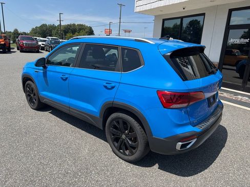 Used 2023 Volkswagen Taos SE w/ Panoramic Sunroof Package AWD/4WD image 5