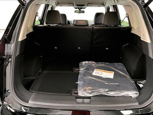 New 2025 Nissan Rogue SL AWD/4WD image 39
