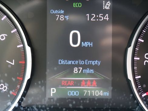 Used 2019 Toyota RAV4 XLE w/ Convenience Package FWD image 27