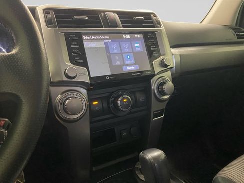 Used 2020 Toyota 4Runner SR5 AWD/4WD image 21