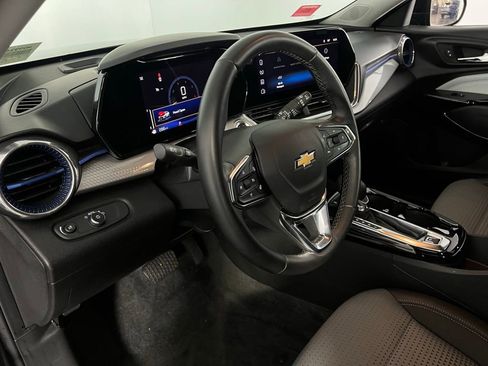 Used 2025 Chevrolet Trax LT w/ LT Convenience Package image 21