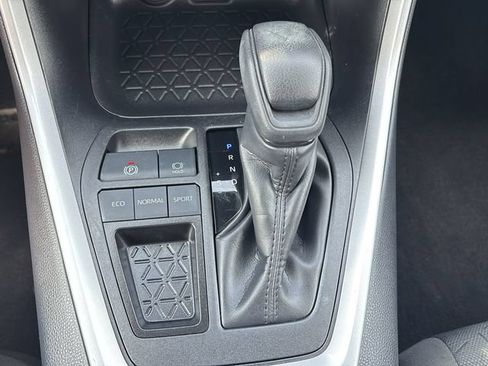 Used 2025 Toyota RAV4 XLE FWD image 24