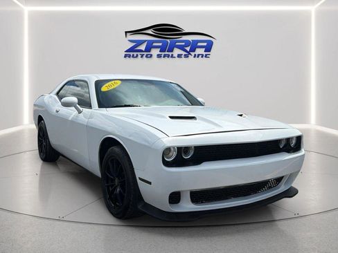 Used 2016 Dodge Challenger SXT RWD image 9