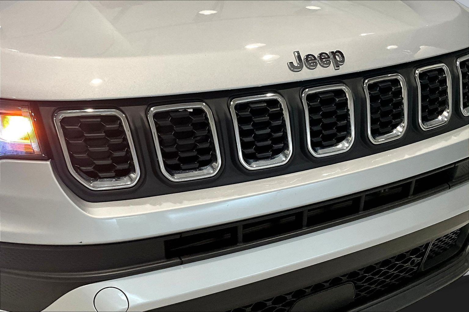 Used 2024 Jeep Compass Sport AWD/4WD image 32