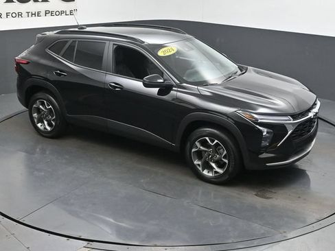Used 2024 Chevrolet Trax LT w/ Driver Confidence Package FWD image 39