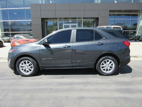 Used 2021 Chevrolet Equinox LS w/ LPO, Floor Liner Package FWD image 4