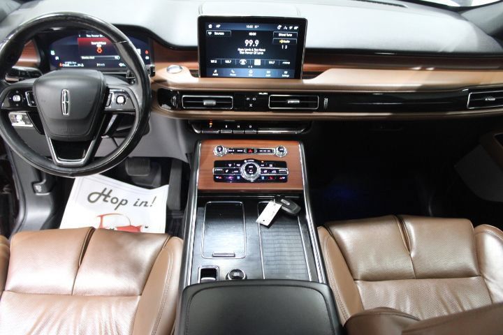 Used 2022 Lincoln Aviator Reserve w/ Equipment Group 201A AWD/4WD image 2