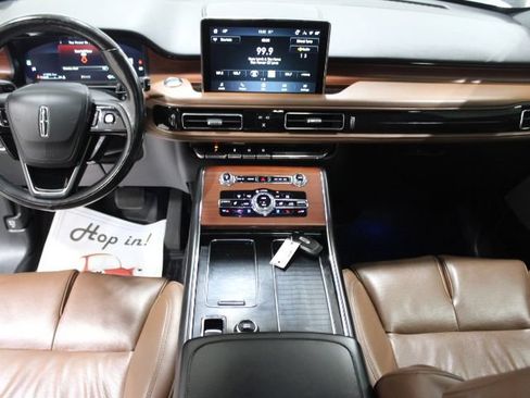 Used 2022 Lincoln Aviator Reserve w/ Equipment Group 201A AWD/4WD image 2