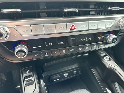 Used 2025 Kia Telluride S FWD image 19