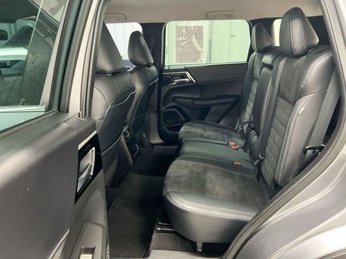 Used 2023 Mitsubishi Outlander SE image 22