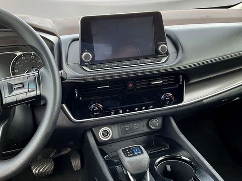 Used 2022 Nissan Rogue SV image 11