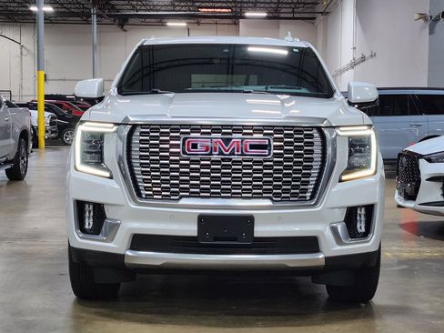 Used 2021 GMC Yukon Denali w/ Denali Ultimate Package AWD/4WD image 2