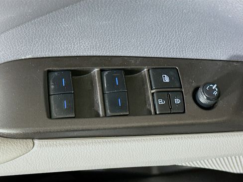 Used 2023 Toyota Camry SE FWD image 14
