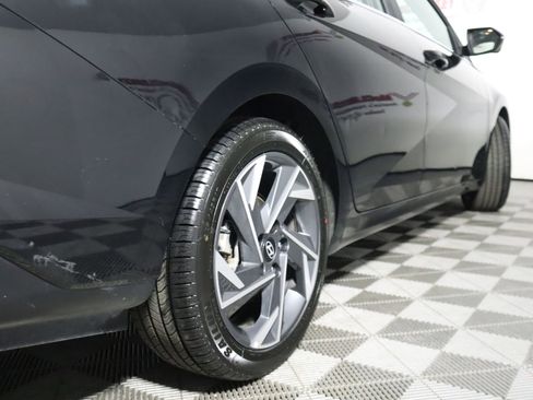 Used 2024 Hyundai Elantra Limited image 22