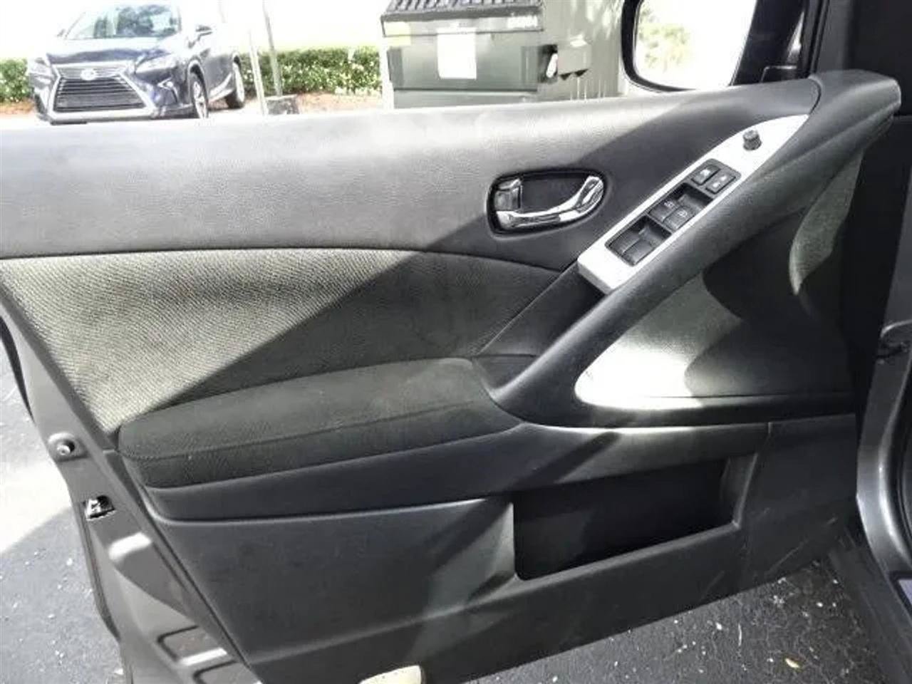 Used 2014 Nissan Murano S FWD image 32
