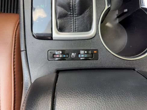 Used 2018 Toyota Highlander Limited Platinum AWD/4WD image 11