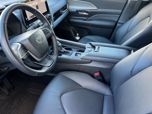 Used 2024 Toyota Grand Highlander XLE image 10