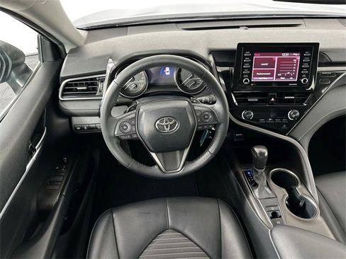 Used 2021 Toyota Camry SE image 10