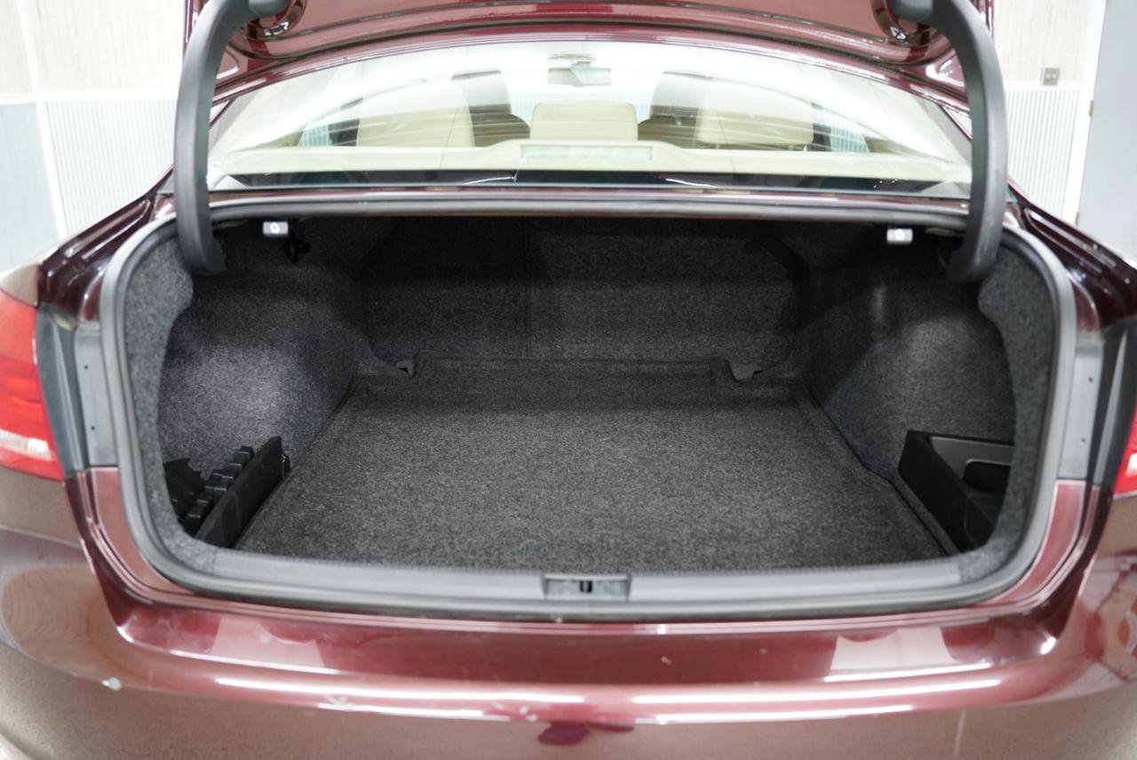 Used 2013 Volkswagen Passat TDI SE FWD image 37