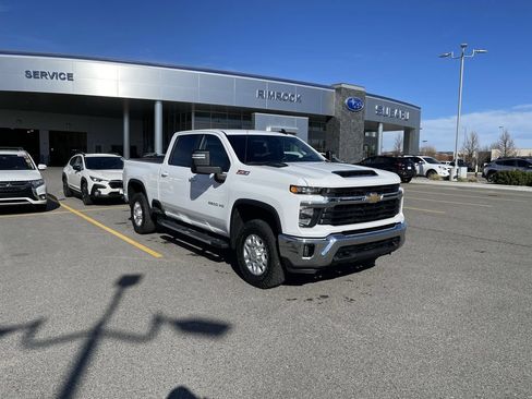 Used 2025 Chevrolet Silverado 2500 LT AWD/4WD image 2