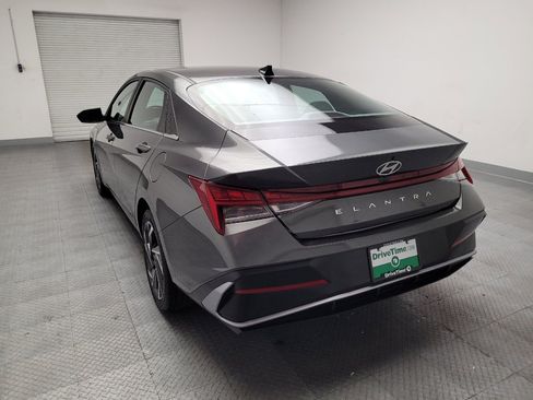 Used 2025 Hyundai Elantra SEL FWD image 6