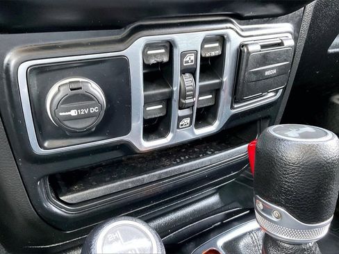 Used 2020 Jeep Wrangler Unlimited Sport image 23