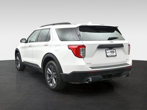 Used 2023 Ford Explorer XLT w/ Equipment Group 202A AWD/4WD image 2