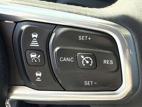 Used 2025 Jeep Wrangler Unlimited Sahara image 17