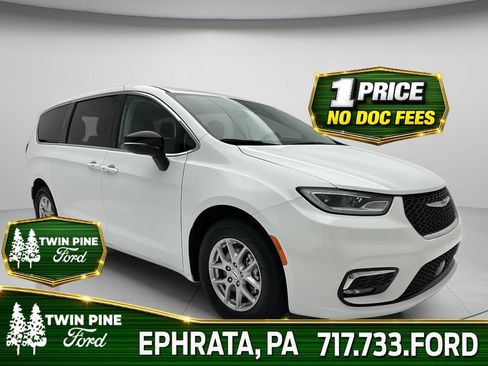 Used 2024 Chrysler Pacifica Touring-L FWD image 1