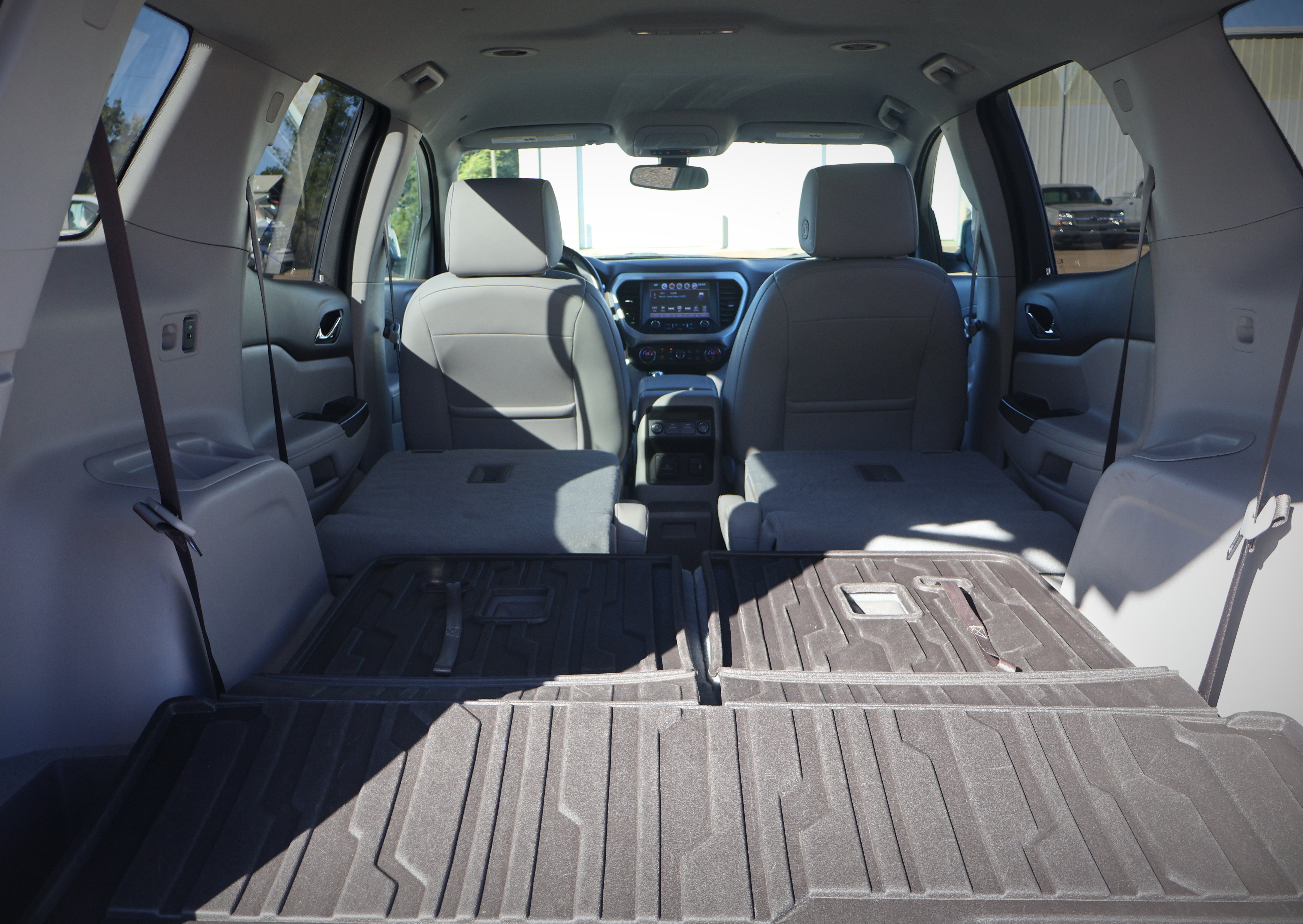 Used 2019 GMC Acadia SLT w/ LPO, Floor Liner Package FWD image 27