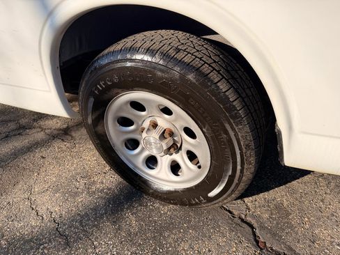 Used 2009 Chevrolet Express 1500 image 15