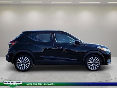 Used 2023 Nissan Kicks SV image 9